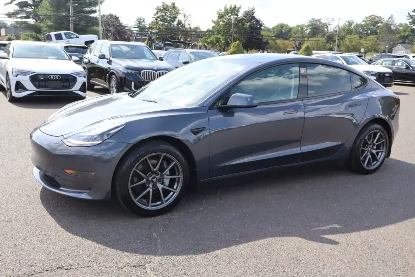 2022 Tesla Model 3 Long Range photo 1