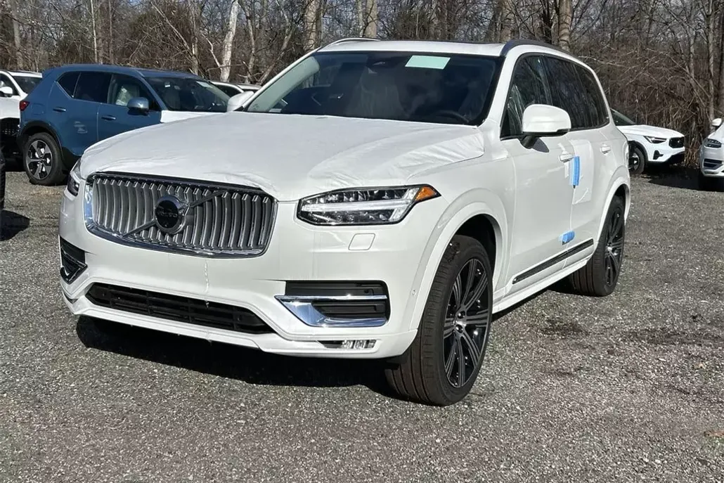 2025 Volvo XC90 Plus photo 1