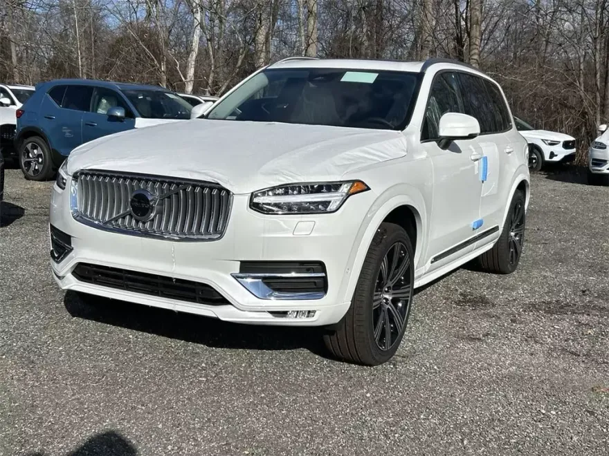 2025 Volvo XC90 Plus photo 1