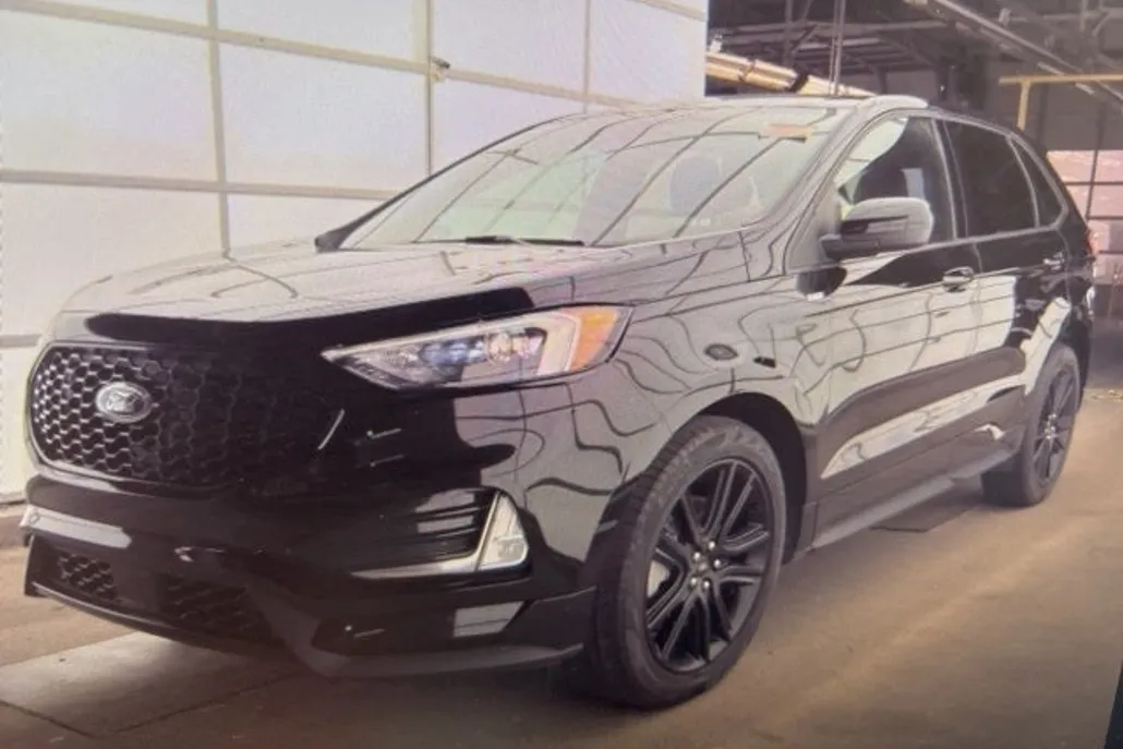 2022 Ford Edge ST photo 1
