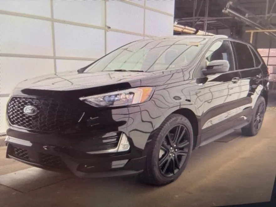 2022 Ford Edge ST photo 1