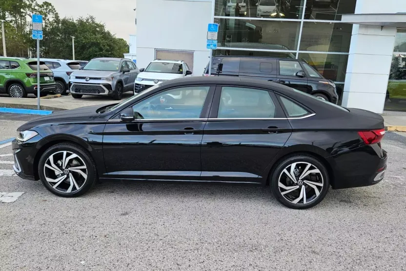 2026 Volkswagen Jetta SEL photo 1