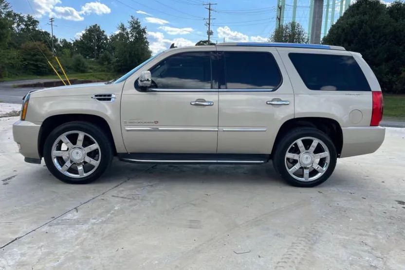 2008 Cadillac Escalade Base photo 1