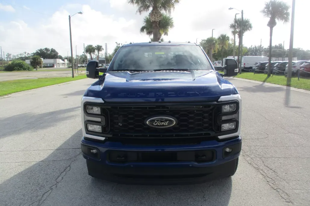 2026 Ford F-250 Lariat photo 1