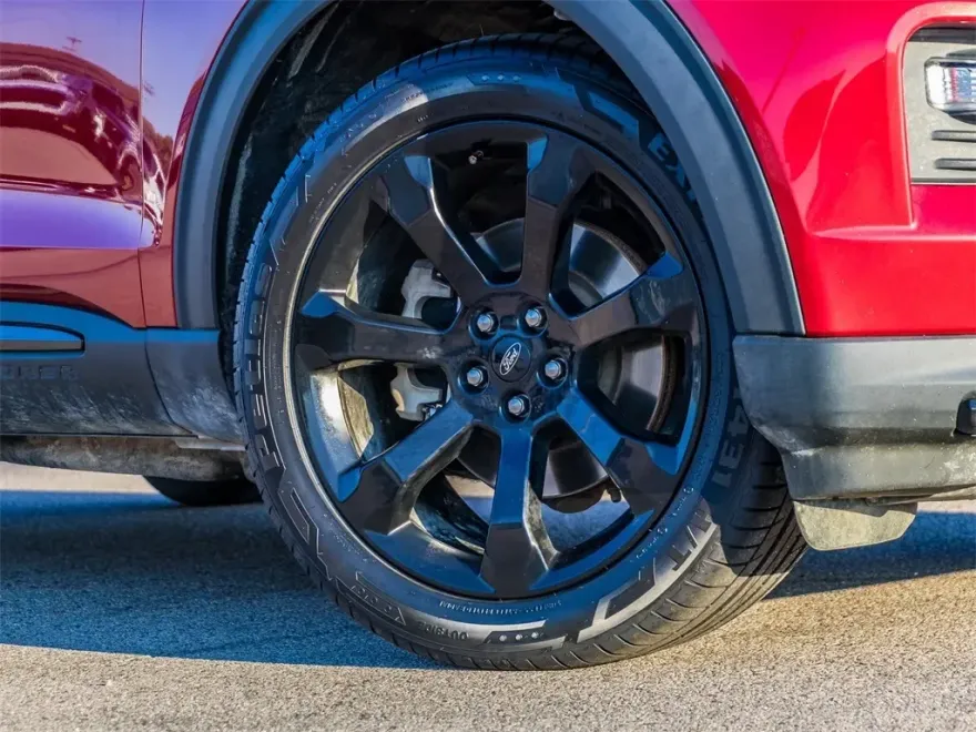 2023 Ford Explorer ST-Line photo 1