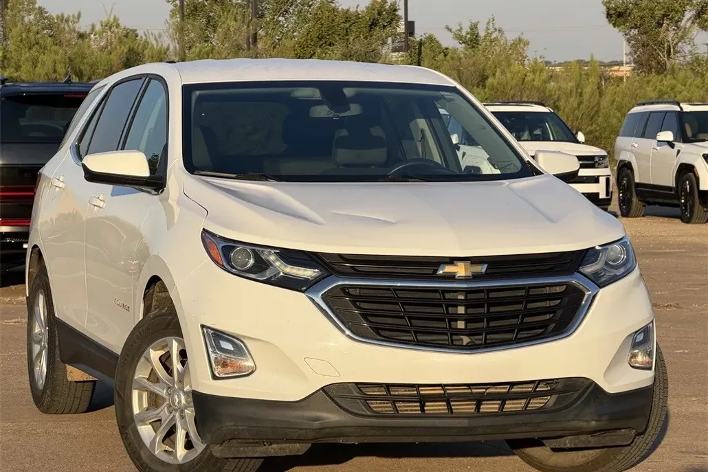 2018 Chevrolet Equinox LT photo 1