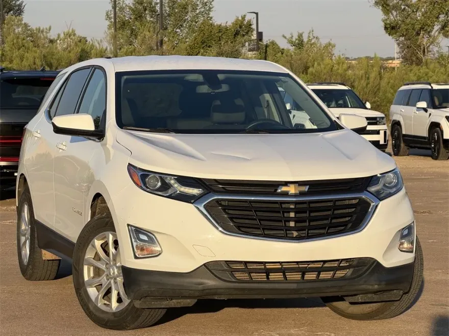 2018 Chevrolet Equinox LT photo 1