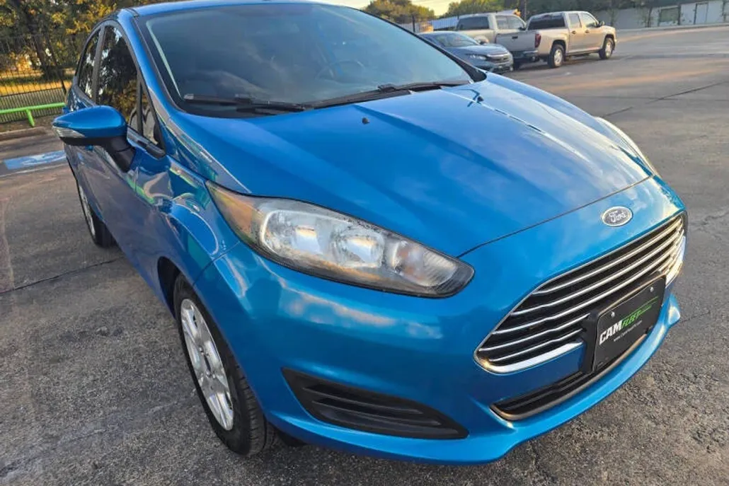 2016 Ford Fiesta SE photo 1