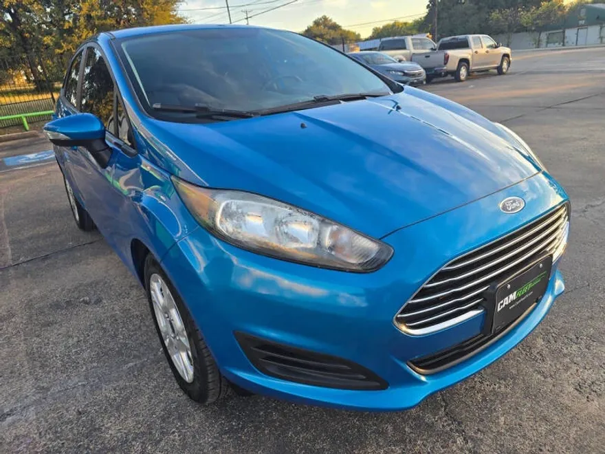2016 Ford Fiesta SE photo 1