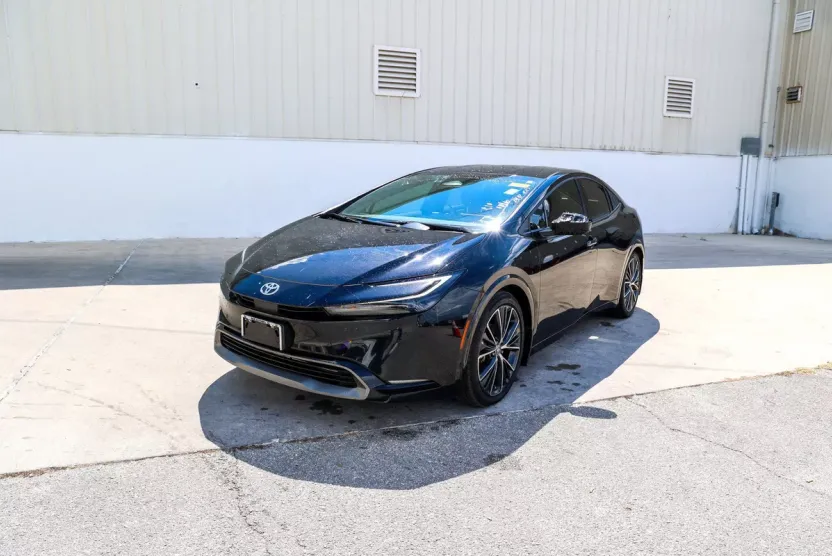 2023 Toyota Prius XLE photo 1