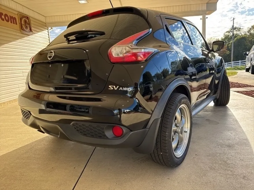 2015 Nissan Juke SV photo 1