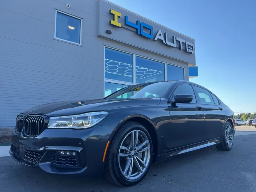 2018 Bmw 750i / B7 xDrive Sedan photo 1