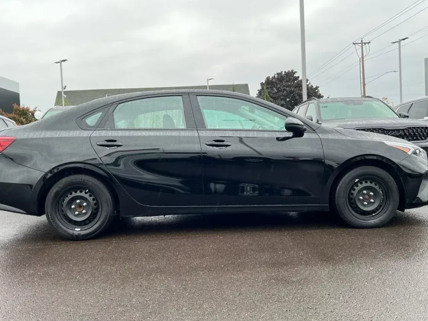 2023 Kia Forte LX photo 1