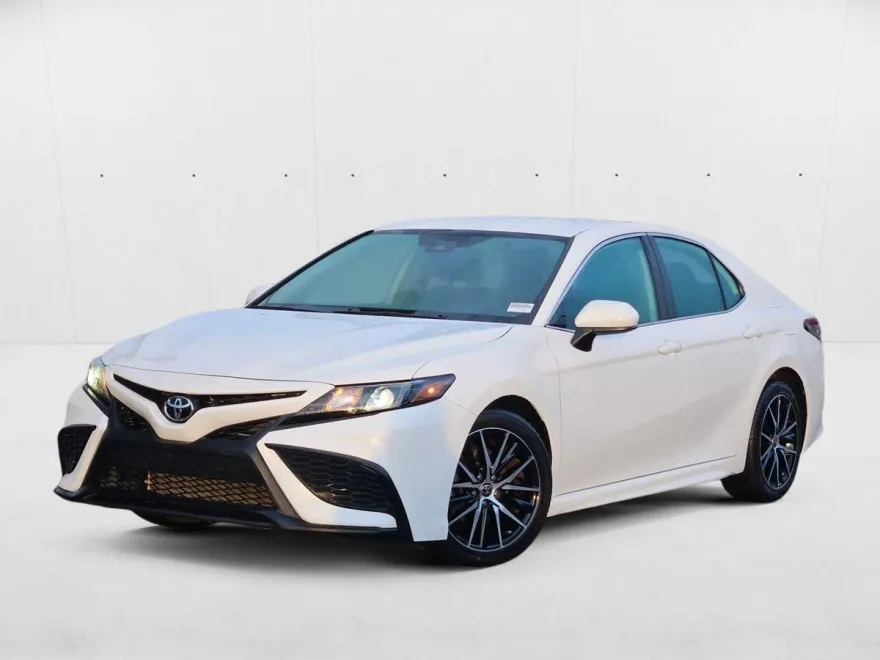 2021 Toyota Camry SE photo 1