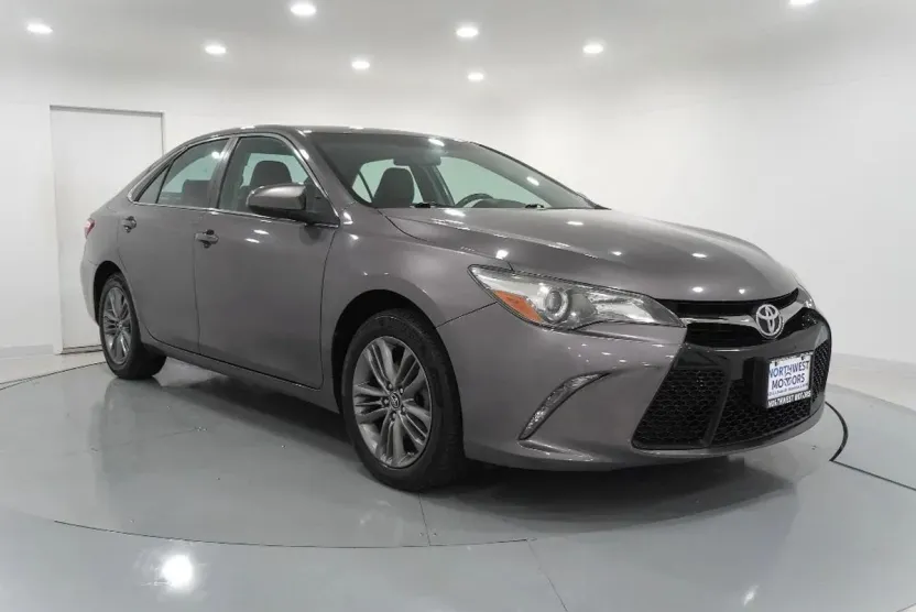 2017 Toyota Camry XLE XSE photo 1