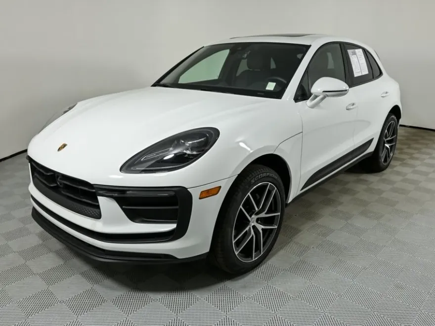 2025 Porsche Macan T photo 1