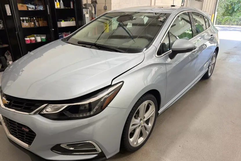 2017 Chevrolet Cruze Premier photo 1