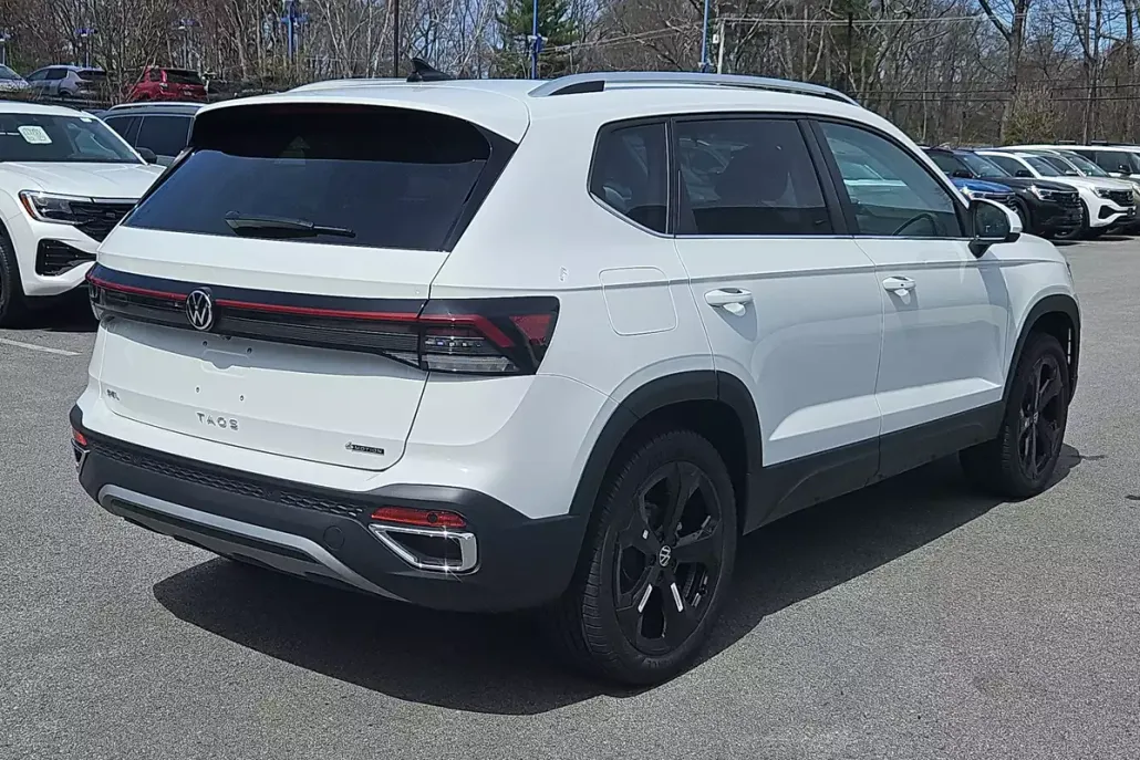 2025 Volkswagen Taos SEL photo 1