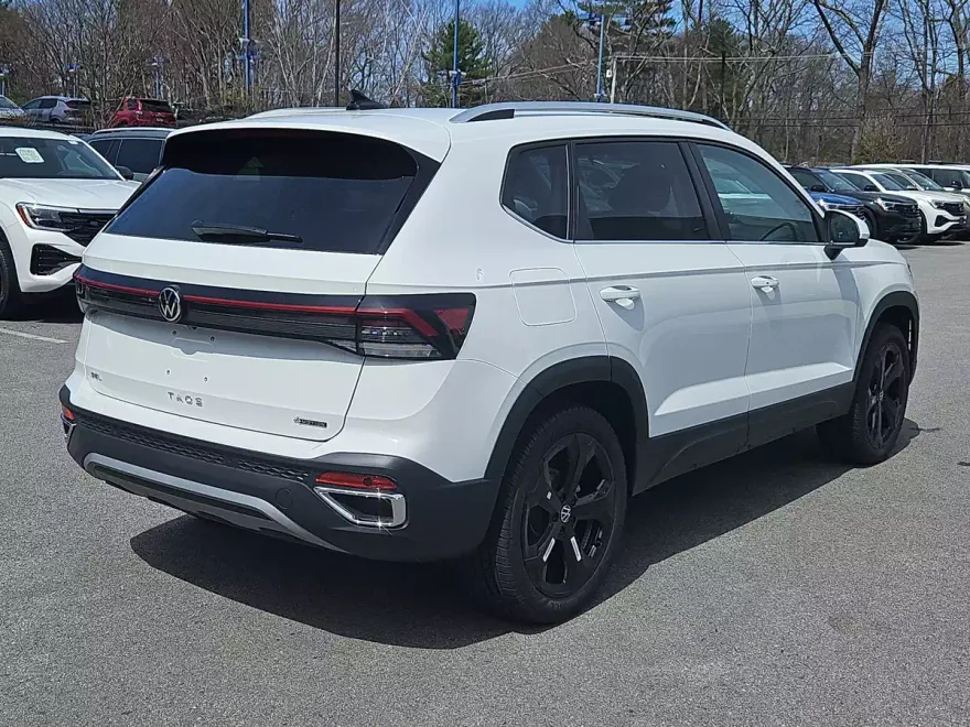 2025 Volkswagen Taos SEL photo 1