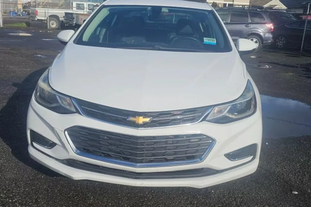 2017 Chevrolet Cruze Premier photo 1