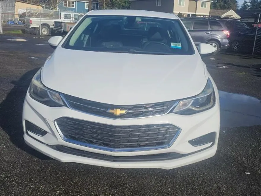 2017 Chevrolet Cruze Premier photo 1