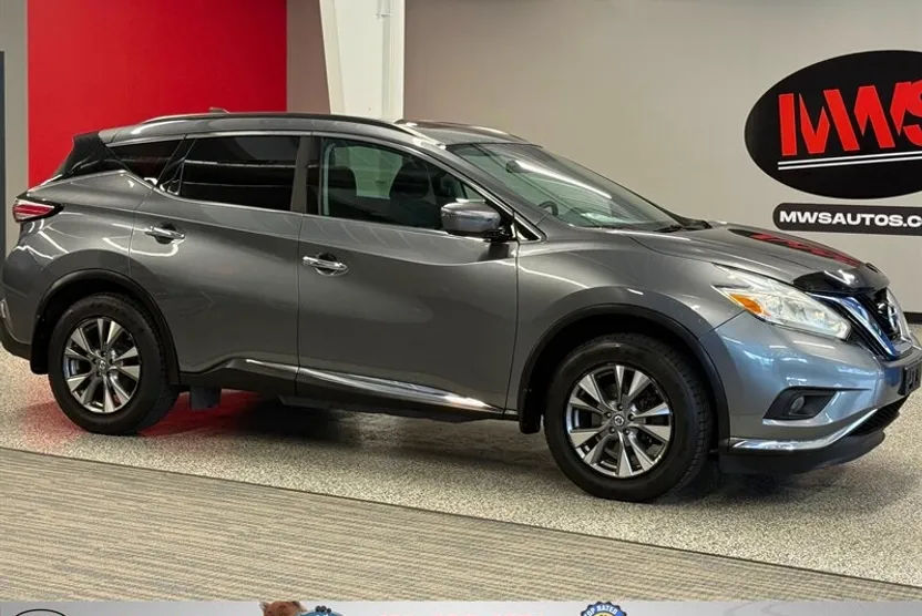 2017 Nissan Murano SV photo 1