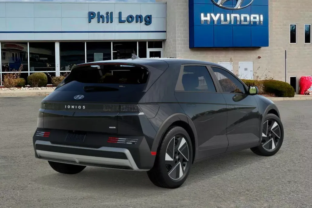 2025 Hyundai Ioniq 5 SE photo 1