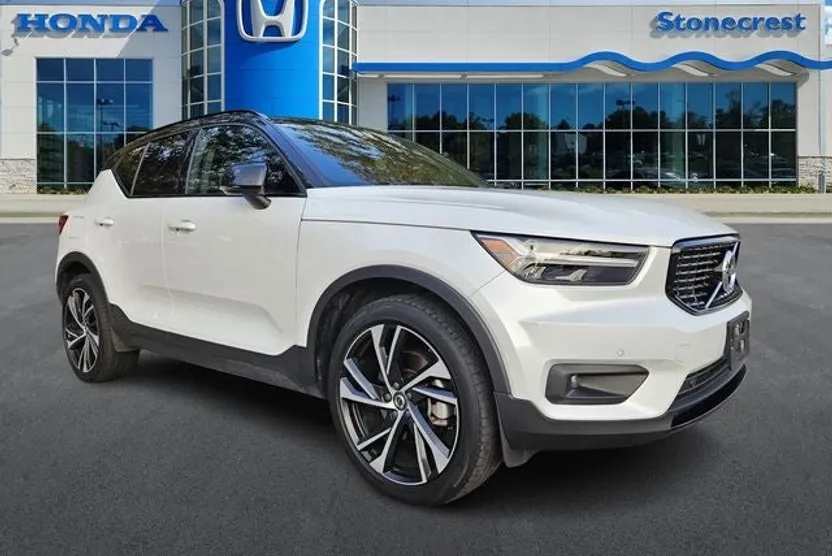 2020 Volvo XC40 T5 AWD R-Design photo 1