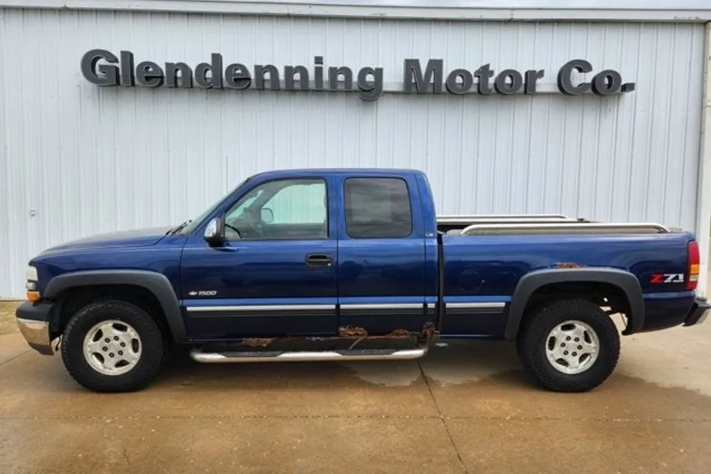 2002 Chevrolet Silverado 1500 LS photo 1