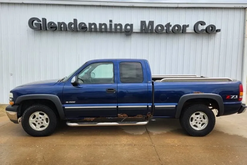 2002 Chevrolet Silverado 1500 LS photo 1
