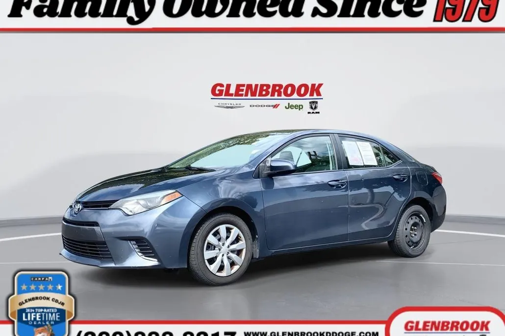 2016 Toyota Corolla LE photo 1
