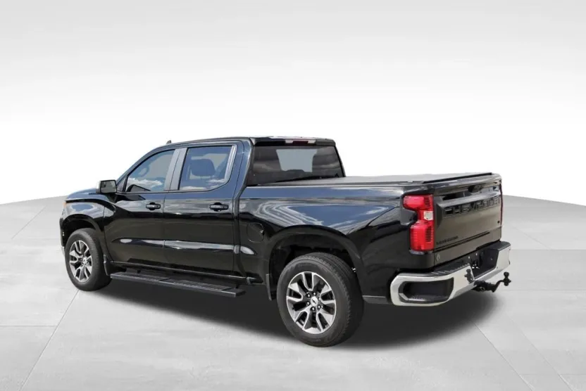 2023 Chevrolet Silverado 1500 LT photo 1