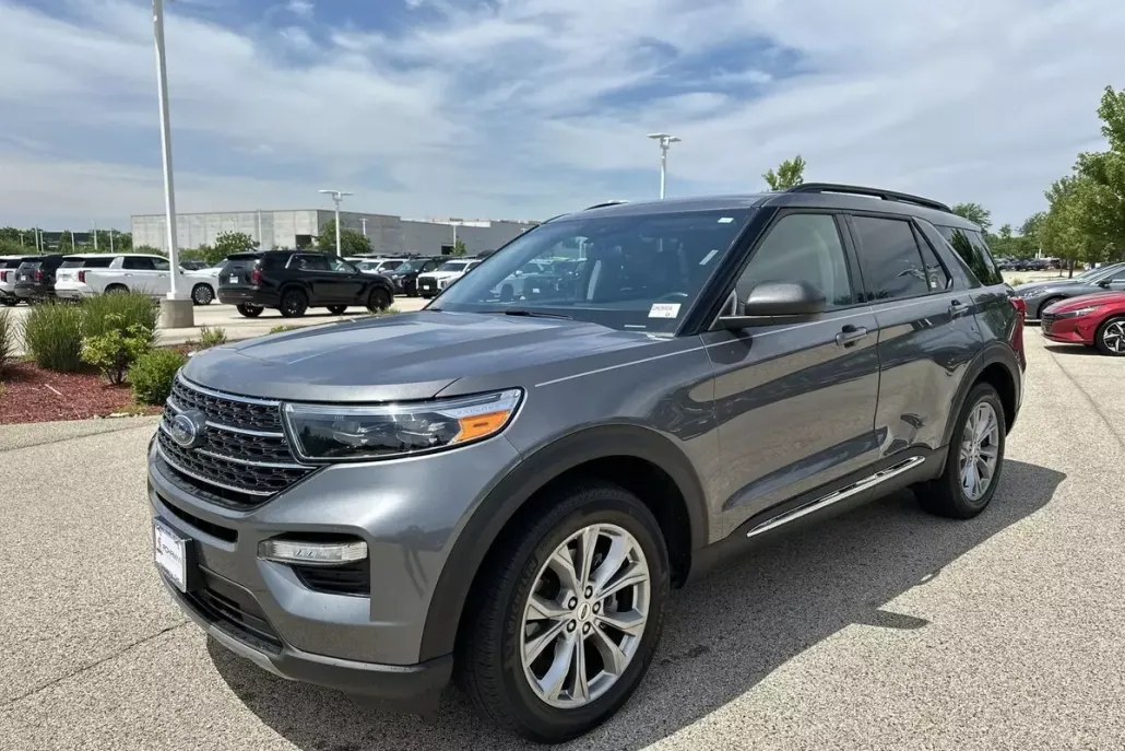 2023 Ford Explorer XLT photo 1