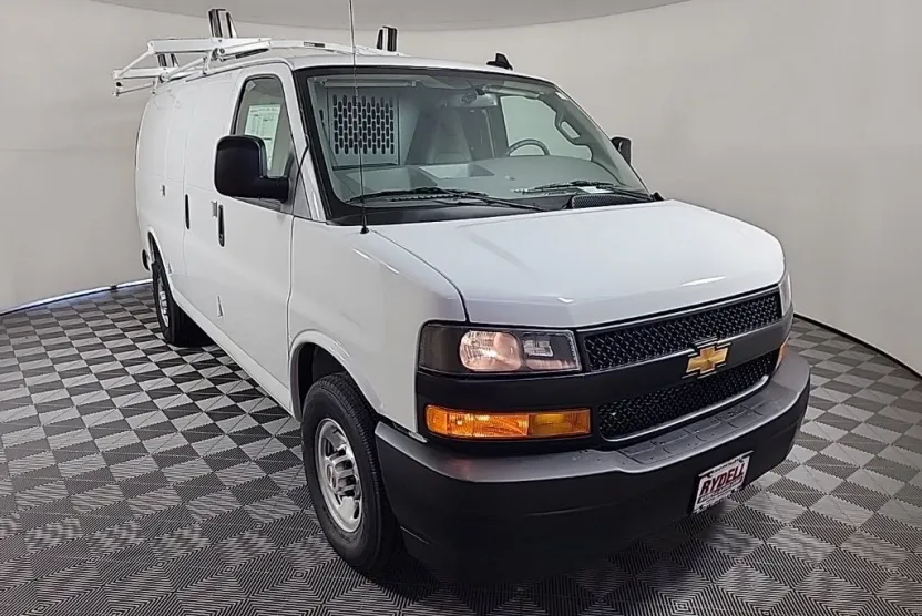 2025 Chevrolet Express Cargo 3500 photo 1
