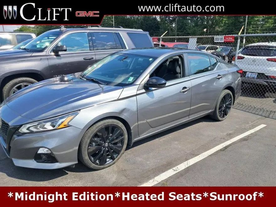 2022 Nissan Altima SR photo 1