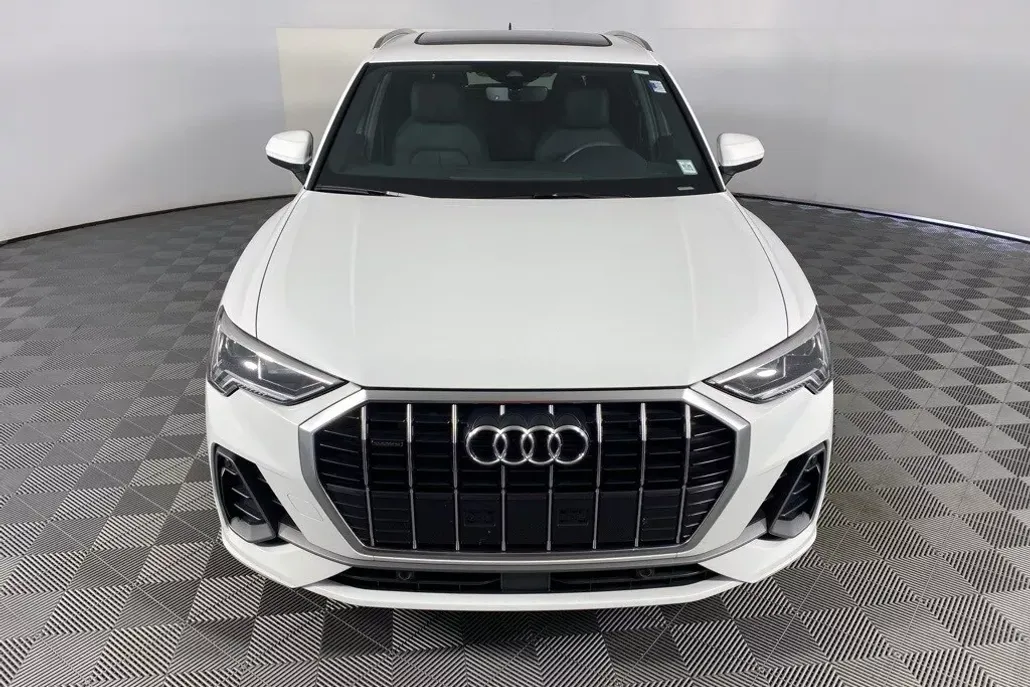 2024 Audi Q3 45 TFSI S line Premium photo 1