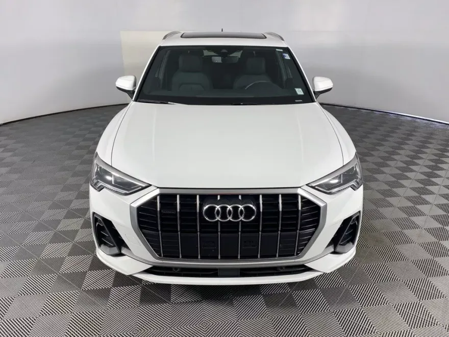 2024 Audi Q3 45 TFSI S line Premium photo 1