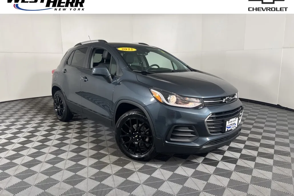 2022 Chevrolet Trax LT photo 1