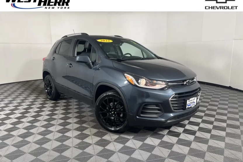 2022 Chevrolet Trax LT photo 1