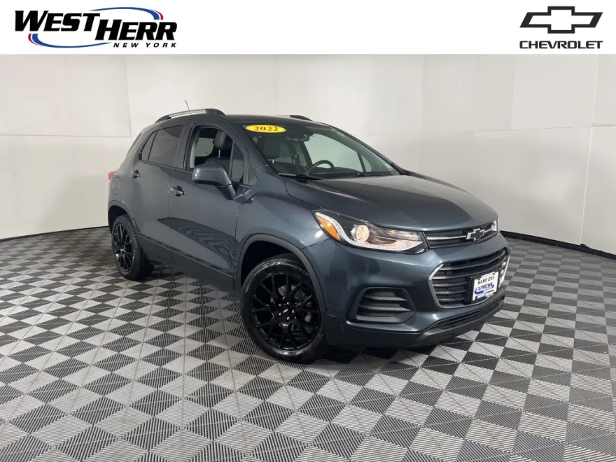 2022 Chevrolet Trax LT photo 1