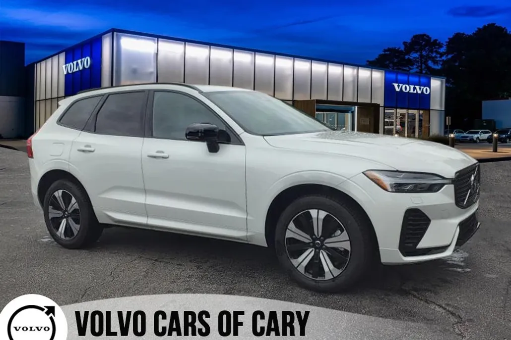 2025 Volvo XC60 T8 Core photo 1