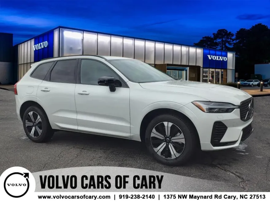 2025 Volvo XC60 T8 Core photo 1