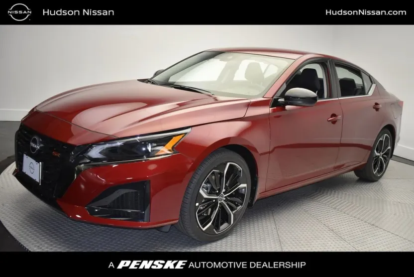 2025 Nissan Altima SR photo 1