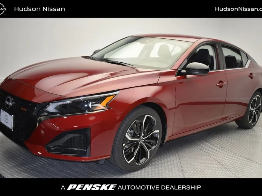 2025 Nissan Altima SR photo 1