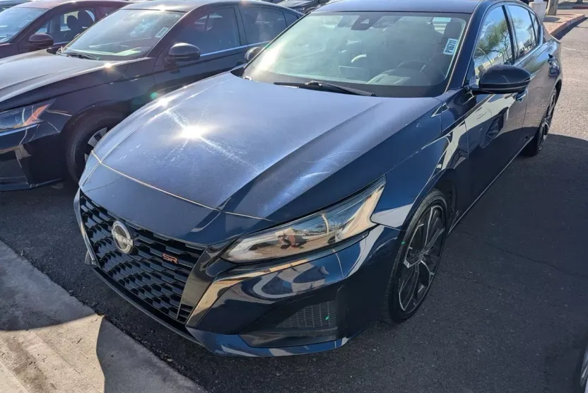 2023 Nissan Altima 2.5 SR photo 1