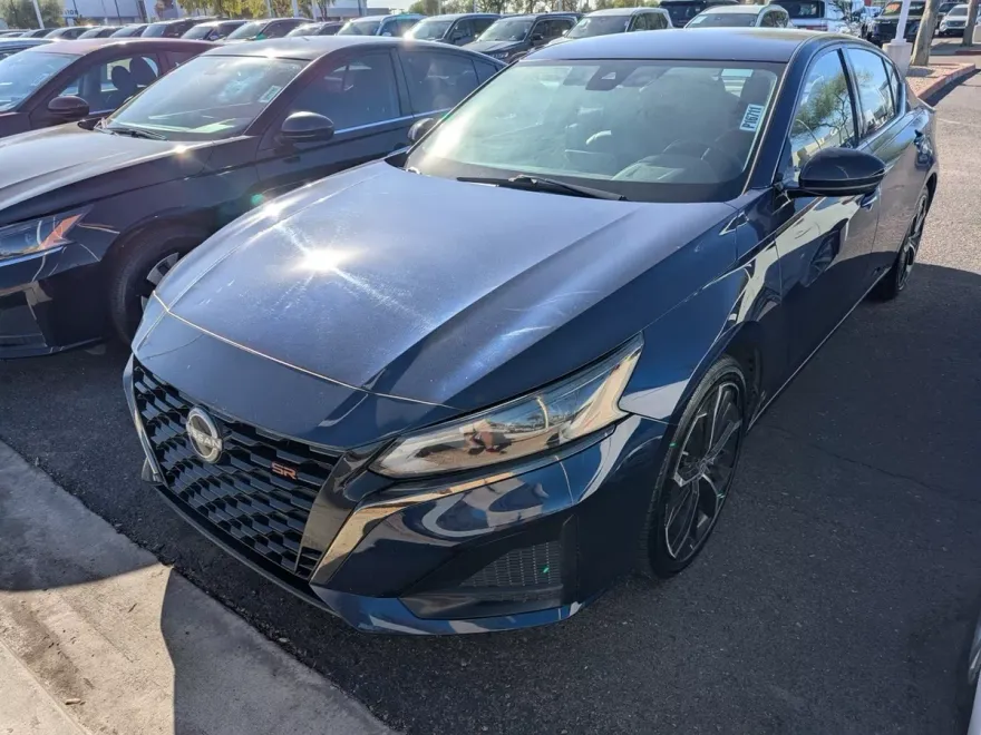 2023 Nissan Altima 2.5 SR photo 1
