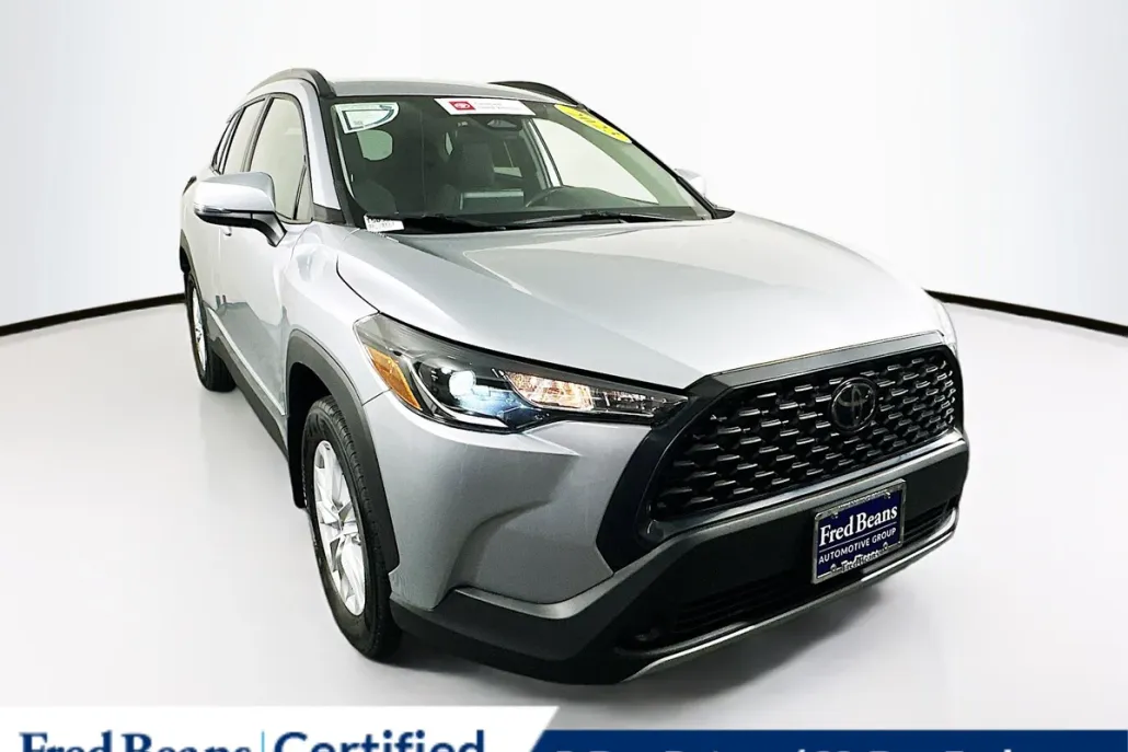 2023 Toyota Corolla Cross LE photo 1