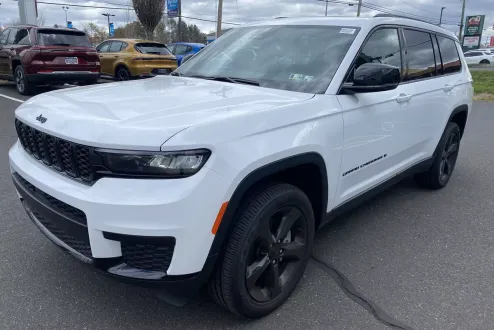 2025 Jeep Grand Cherokee Altitude X photo 3