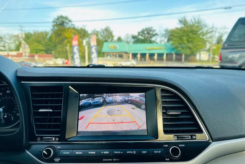 2018 Hyundai Elantra SEL photo 1