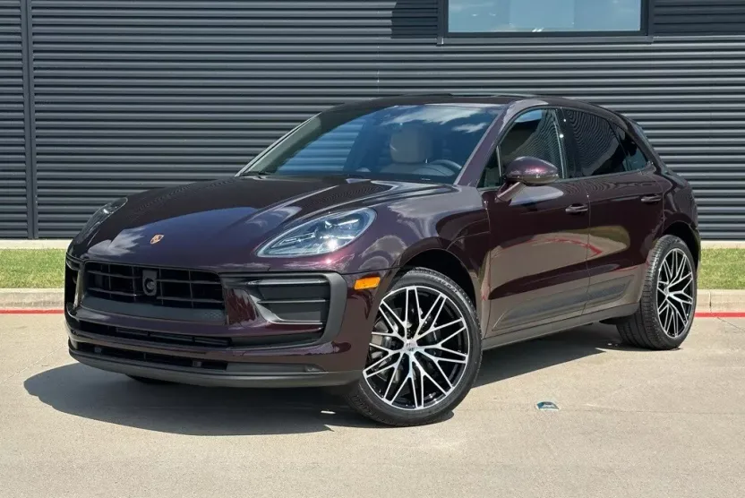 2025 Porsche Macan T photo 1